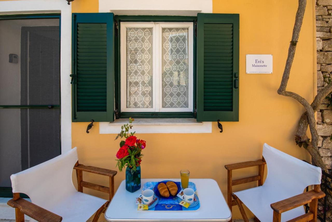 Evi'S Maisonette Longós Dış mekan fotoğraf