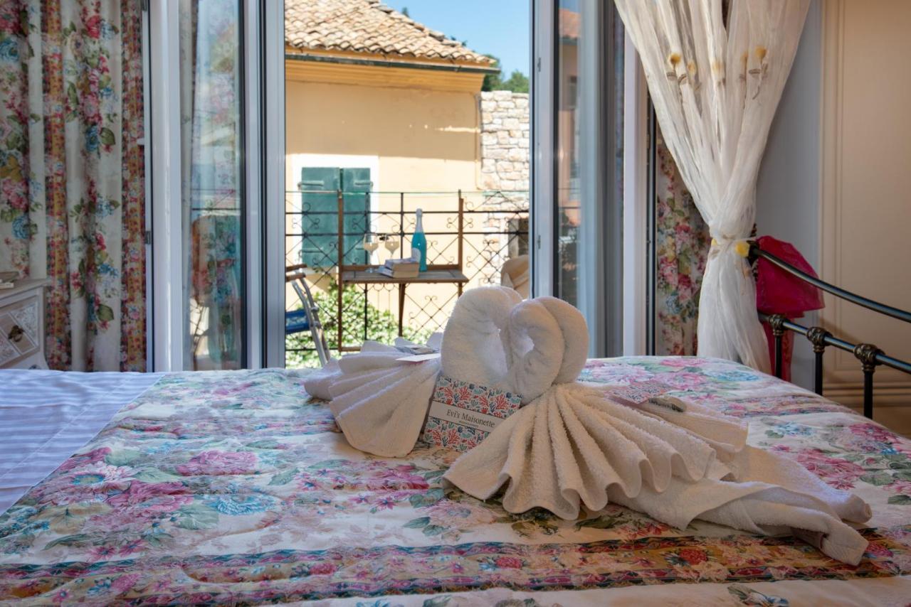 Evi'S Maisonette Longós Dış mekan fotoğraf