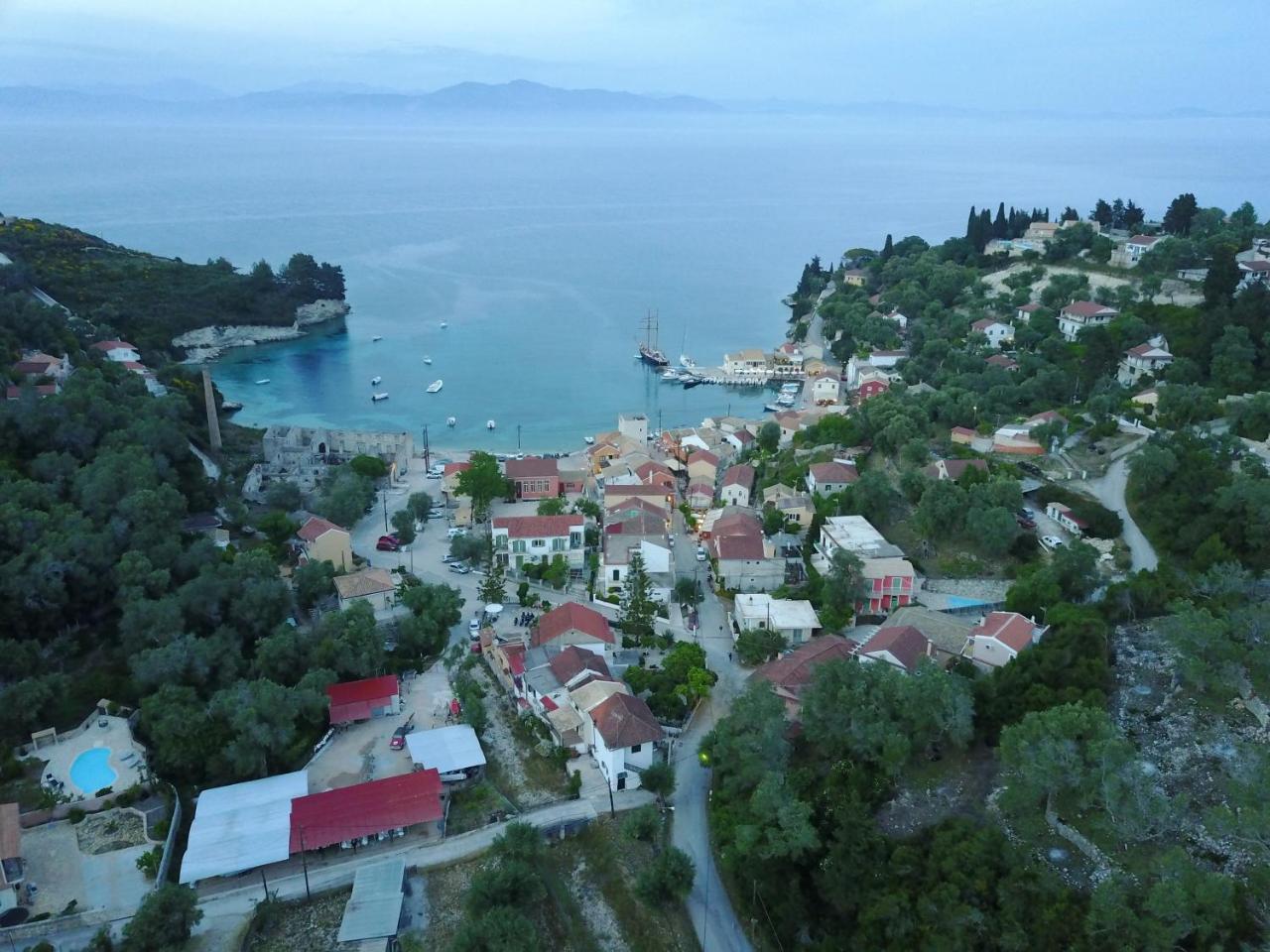 Evi'S Maisonette Longós Dış mekan fotoğraf