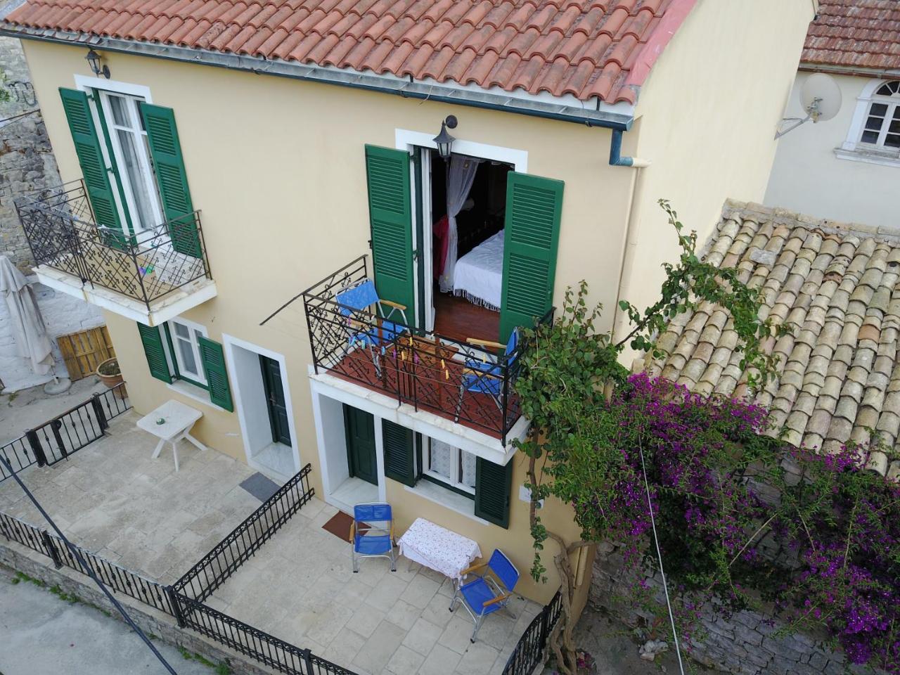 Evi'S Maisonette Longós Dış mekan fotoğraf